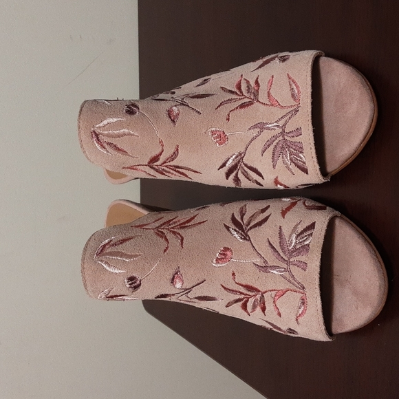 Lucky Brand EMREE Embroidered Mule Suede Slip On Shoe - Picture 1 of 12